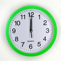 672 Настенные часы La Minor Зелёные